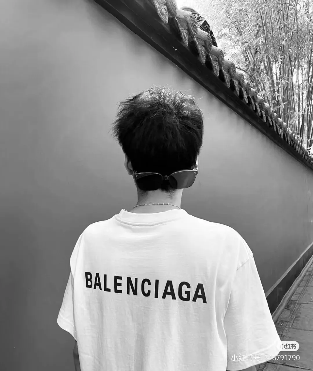 P80✨🔥 BALENCIAGA Paris front and rear silicone thick plate letter printed short-sleeved T-shirt. Custom-woven and dyed 280g combed cotton heavyweight fabric. Zero color difference in threads. Perfect details. Differentiate from the current version on the market. Welcome to compare. Same Style for men and women. Must-sell in the picture above. Color: White Black Size: 1 2 3 4